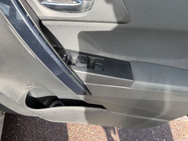 Toyota Auris Luna 1.4 D4D 382415695