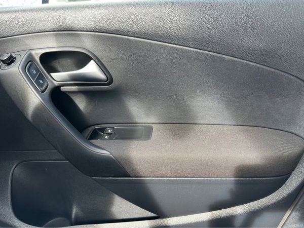 Volkswagen Polo TRENDLINE 1.0 60HP MANUAL 5SPEED 5 382418871