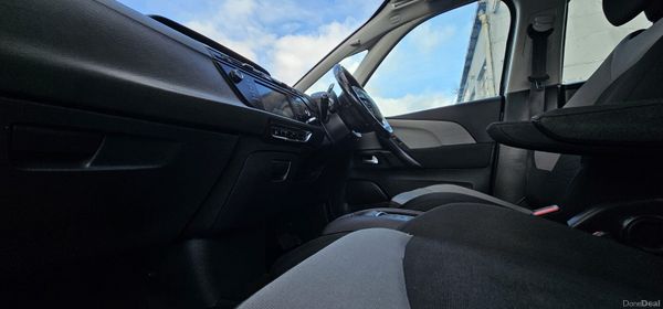 Citroen C4 2016 (AUTOMATIC 7 SEATER) 382436953