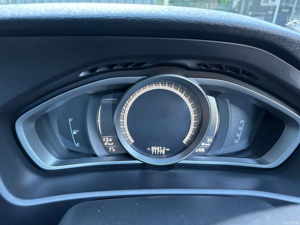 VOLVO V40 2017 2.0DIESEL D4 EDITION 382523537