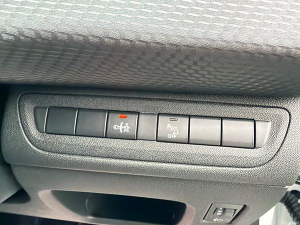 Peugeot 2008 2018 PureTech 1.2 Low Mileage 382682351