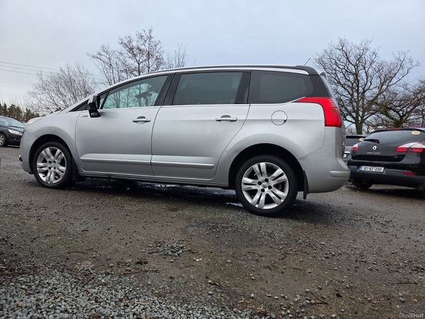 High Spec Peugeot 5008 7 Seater 382687409
