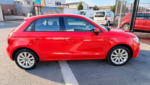 Audi A1 2014 382631505