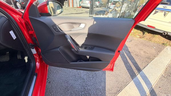 Audi A1 2014 382631509