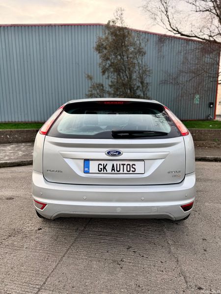 Ford Focus 2010 Low KM 382741189