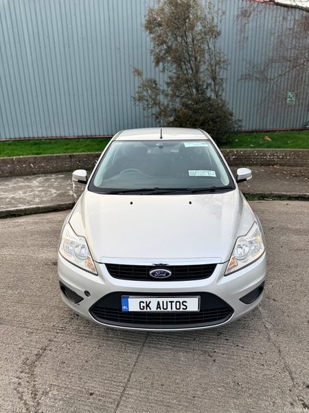 Ford Focus 2010 Low KM 382741197