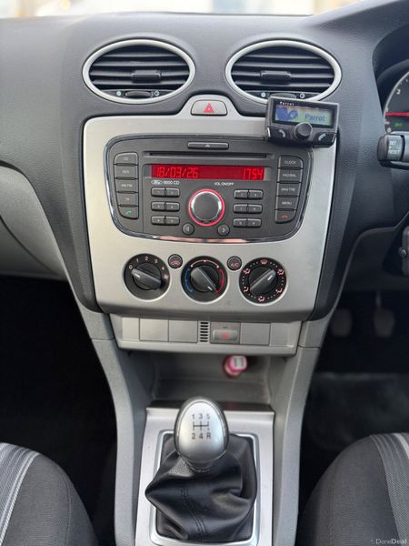 Ford Focus 2010 Low KM 382741213
