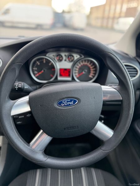 Ford Focus 2010 Low KM 382741215