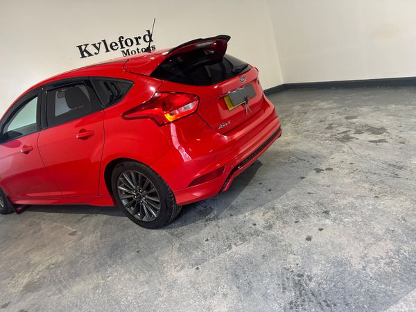 Ford Focus 2017 382741549