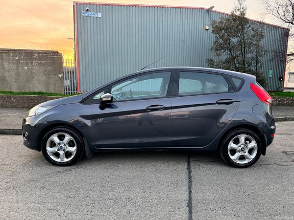 Ford Fiesta 2010 Low KM new NCT 382742047