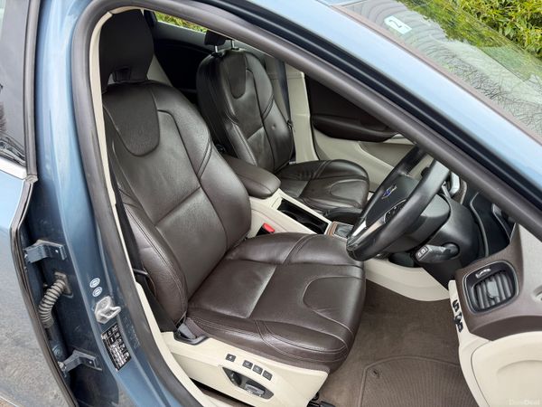 Volvo V40 T4 SE Automatic Leather Low km 382770577