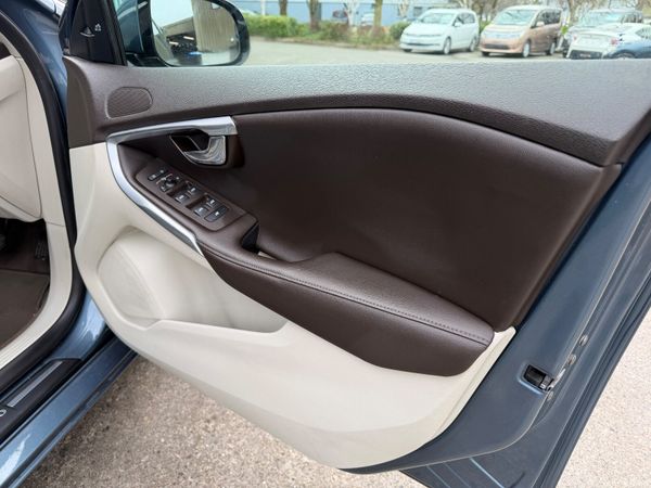 Volvo V40 T4 SE Automatic Leather Low km 382770585