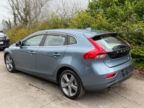 Volvo V40 T4 SE Automatic Leather Low km 382770589