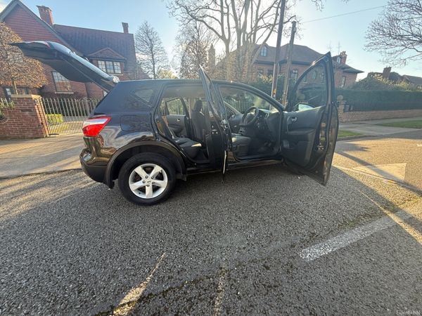 New: NCT.  Car Play screen. 4K Reverse Camera 382776125