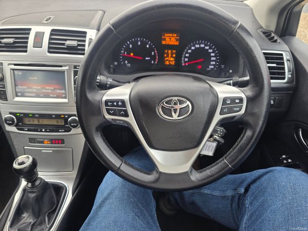 Toyota Avensis 2015 382776485