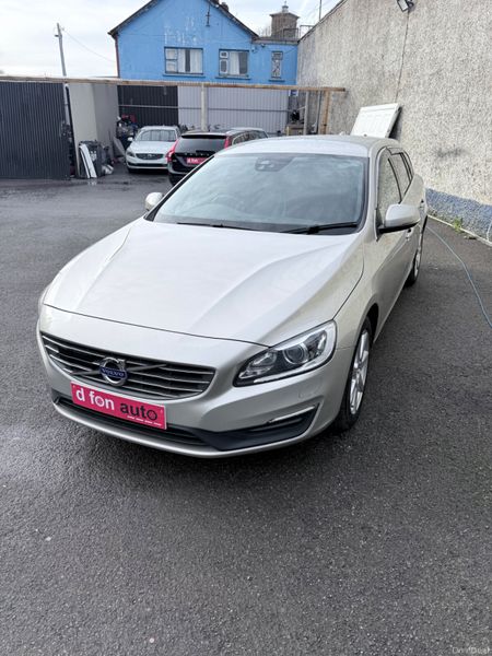 Volvo V60 2.0D SE LUX AUTO Low KMs 382795193