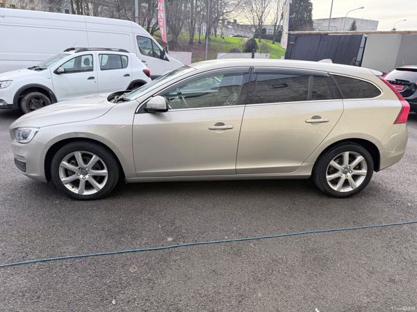 Volvo V60 2.0D SE LUX AUTO Low KMs 382795199