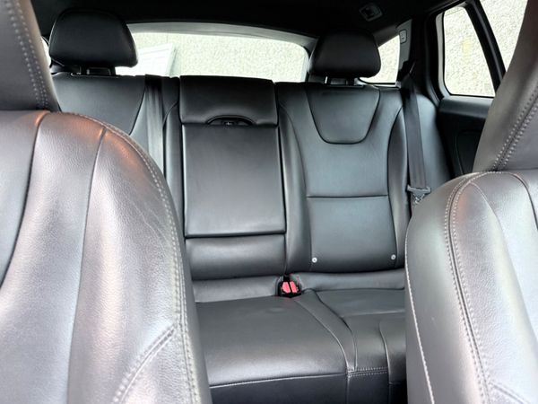 Volvo V60 2.0D SE LUX AUTO Low KMs 382795211