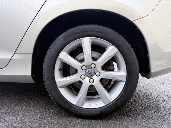 Volvo V60 2.0D SE LUX AUTO Low KMs 382795213