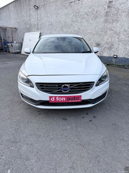 Volvo V60 2.0D SE LUX AUTO LOW KMS 382797261