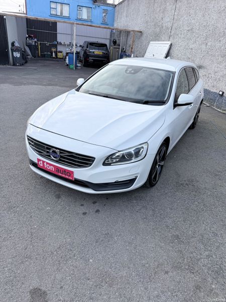 Volvo V60 2.0D SE LUX AUTO LOW KMS 382797275