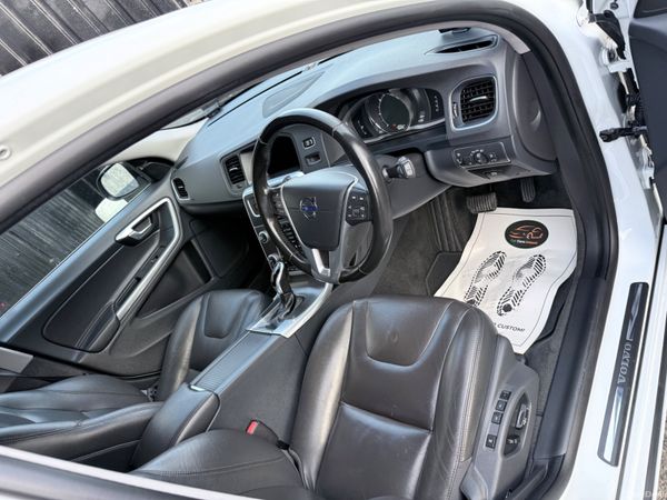Volvo V60 2.0D SE LUX AUTO LOW KMS 382797283