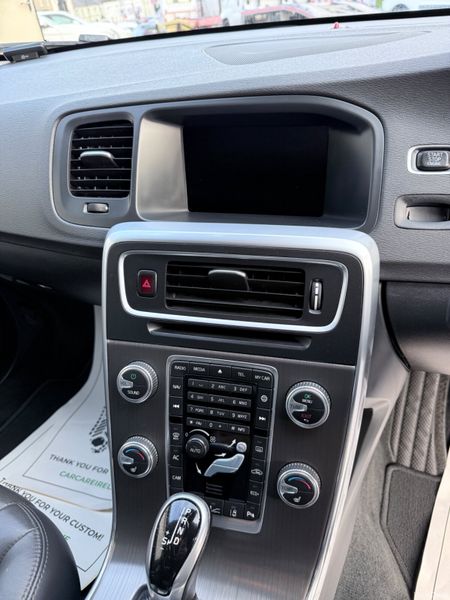 Volvo V60 2.0D SE LUX AUTO LOW KMS 382797289