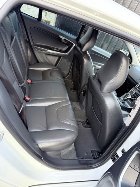 Volvo V60 2.0D SE LUX AUTO LOW KMS 382797291