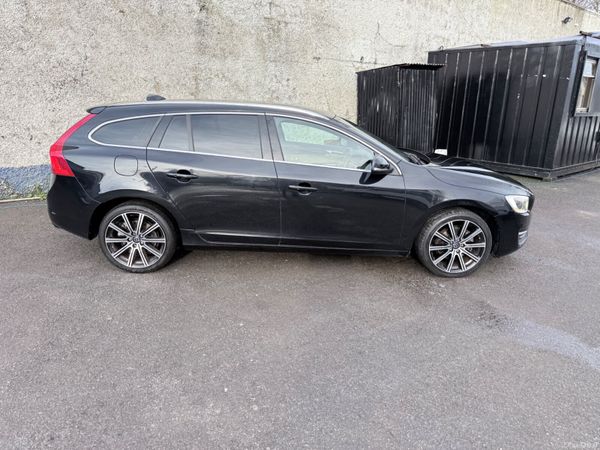 Volvo V60 2.0 Petrol SE LUX AUTO Low KMs 382798373