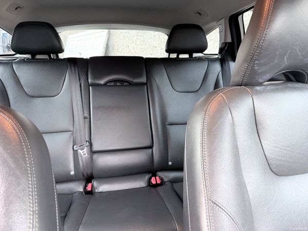 Volvo V60 2.0 Petrol SE LUX AUTO Low KMs 382798393