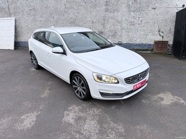 Volvo V60 2.0 Petrol SE LUX AUTO LOW KMS 382798955