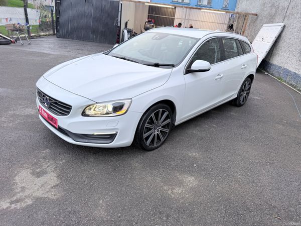 Volvo V60 2.0 Petrol SE LUX AUTO LOW KMS 382798961