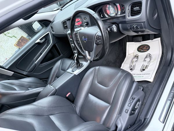 Volvo V60 2.0 Petrol SE LUX AUTO LOW KMS 382798971