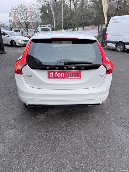 Volvo V60 2.0 Petrol SE LUX AUTO LOW KMS 382798975