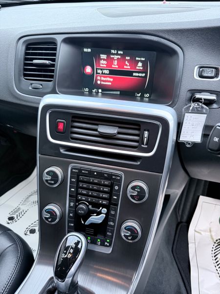 Volvo V60 2.0 Petrol SE LUX AUTO LOW KMS 382798983