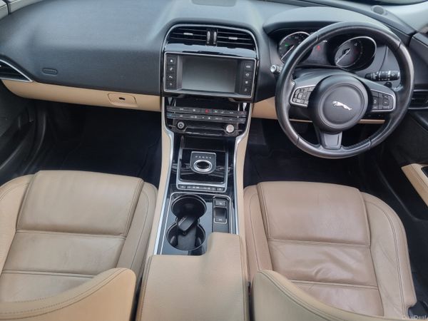 Jaguar XE 2016 382727035