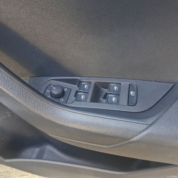 2020 Skoda Karoq 1.6d se 382855131