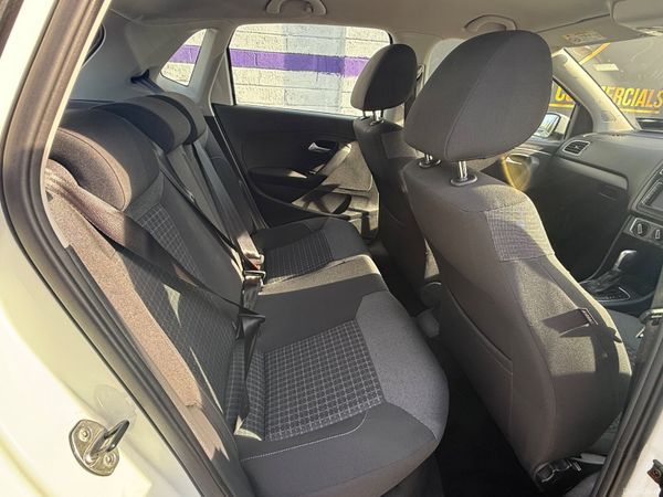 Volkswagen Polo 2016 22k km 382857671