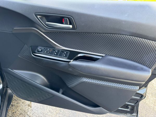 Toyota CHR G LED White Leather Trim 2019 382896771