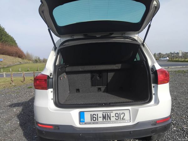 Volkswagen Tiguan 2016 382946159