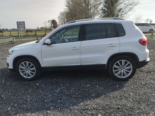 Volkswagen Tiguan 2016 382946167