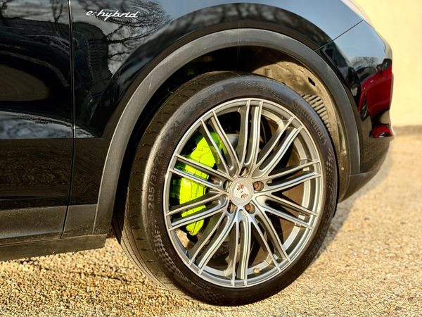 2020 Porsche Cayenne Plug-in Hybrid 462 BHP 382954415