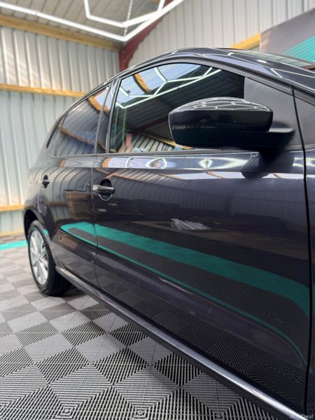 Volkswagen Polo 2015 - Lounge spec + Automatic! 382962699