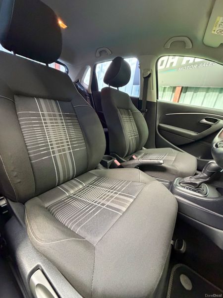 Volkswagen Polo 2015 - Lounge spec + Automatic! 382962709