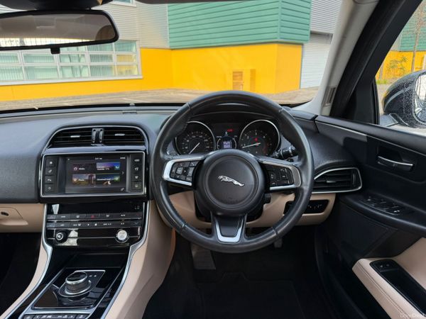 Jaguar XE 2.0 D Prestige Automatic 382966193