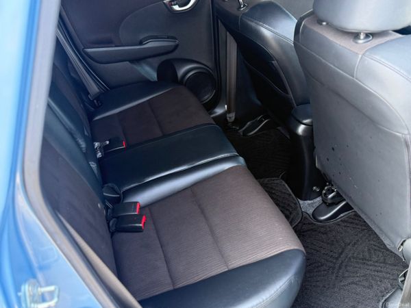 2012 Honda Fit Hybrid Auto/ Luxury trim 382997111