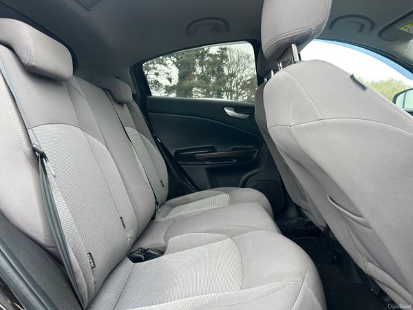 Alfa Romeo Giulietta Distinctive 2016 382931361