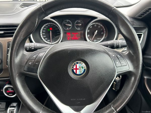 Alfa Romeo Giulietta Distinctive 2016 382931303