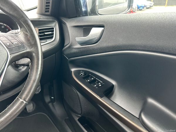 Alfa Romeo Giulietta Distinctive 2016 382931305