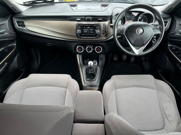 Alfa Romeo Giulietta Distinctive 2016 382931309